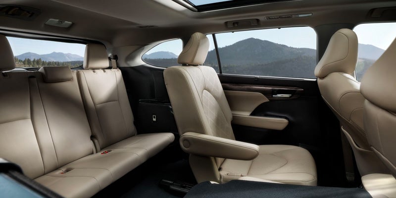 2024 Toyota Highlander Hybrid interior